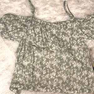 Blouse/ shoulders out/ short/crop